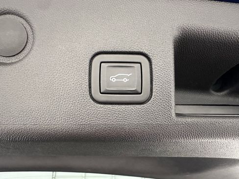 Used 2023 Chevrolet Equinox RS image 28