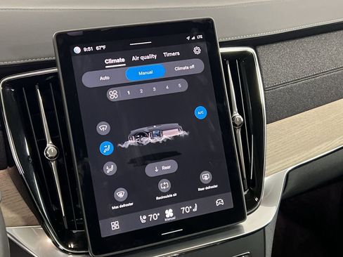 Certified 2025 Volvo XC90 B6 Core w/ Climate Package image 17