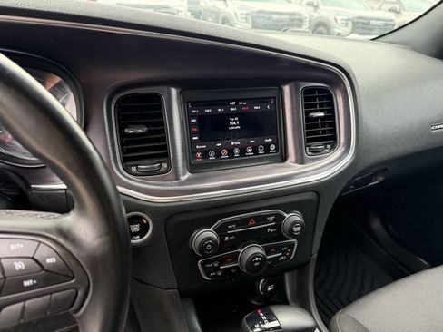 Used 2018 Dodge Charger SXT w/ Blacktop Package image 19