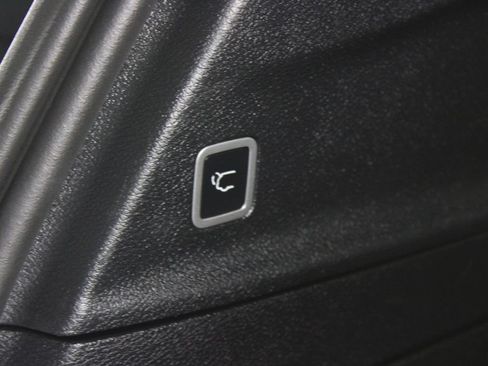 Used 2024 Chrysler Pacifica Limited FWD image 17