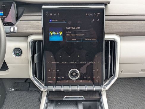 Used 2024 GMC Acadia Denali image 18