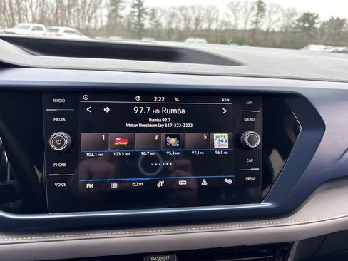 Used 2024 Volkswagen Taos SE image 33