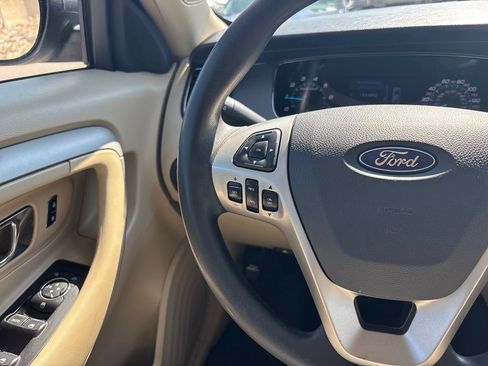 Used 2018 Ford Taurus SE FWD image 32