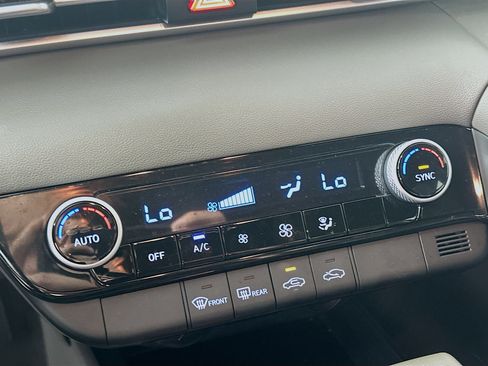 Used 2023 Hyundai Elantra SEL image 23