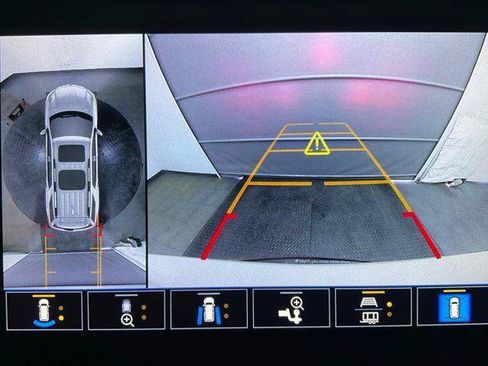 Used 2023 Chevrolet Traverse High Country w/ LPO, Floor Liner Package AWD/4WD image 16