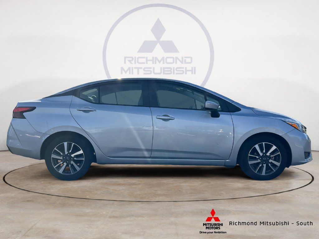 Used 2024 Nissan Versa SV FWD image 2