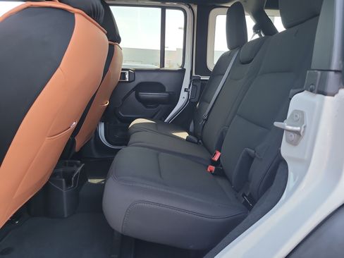 Used 2022 Jeep Wrangler Unlimited Sport AWD/4WD image 11