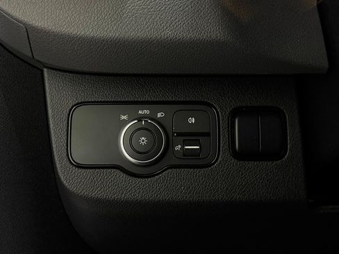 Used 2019 Mercedes-Benz Sprinter 170 Cargo image 4