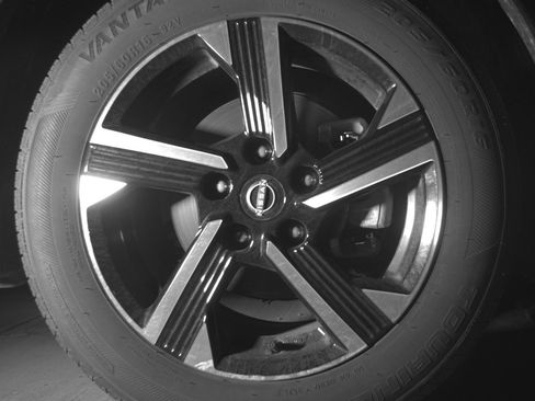 Used 2025 Nissan Sentra SV FWD image 13