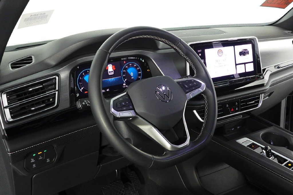 Used 2024 Volkswagen Atlas Cross Sport SE FWD image 30