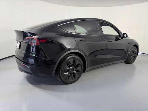 Used 2024 Tesla Model Y Long Range AWD/4WD image 5