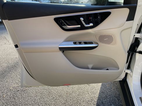 Certified 2025 Mercedes-Benz GLC 300 image 18