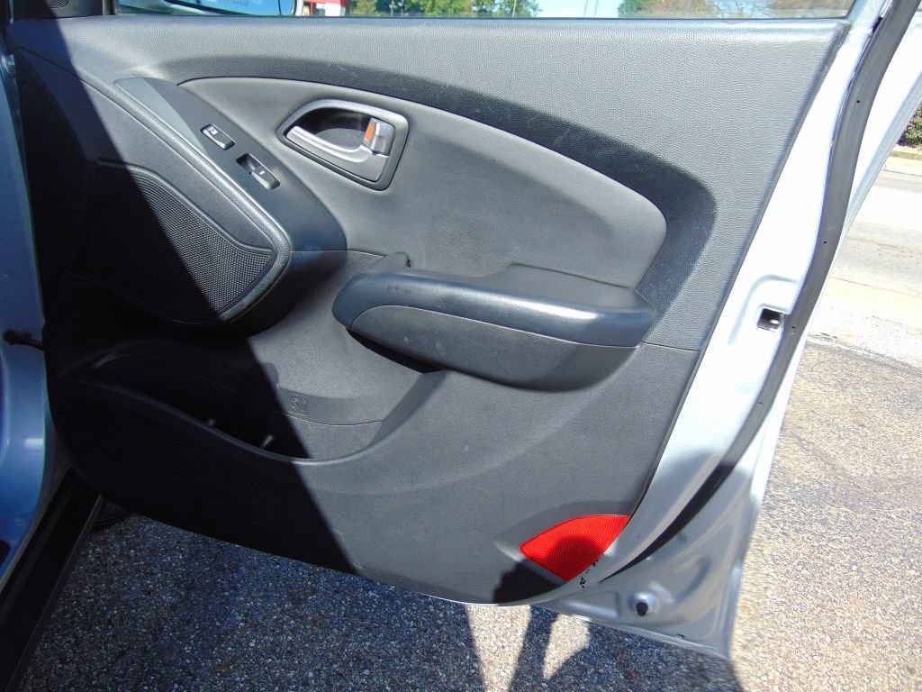 Used 2013 Hyundai Tucson Limited AWD/4WD image 25