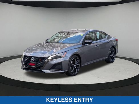 Used 2023 Nissan Altima 2.5 SR FWD image 8