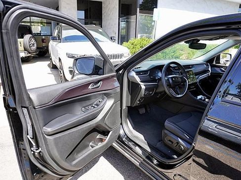 Used 2023 Jeep Grand Cherokee L Laredo RWD image 40