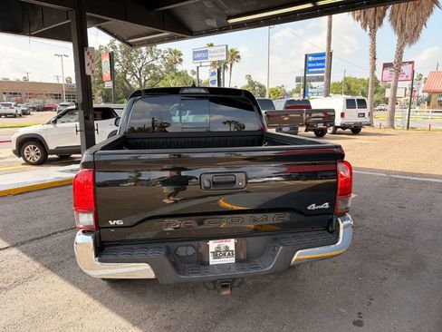 Used 2020 Toyota Tacoma SR5 AWD/4WD image 4