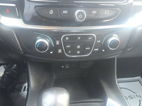 Used 2021 Chevrolet Traverse RS AWD/4WD image 18