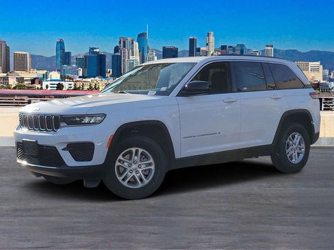 New 2025 Jeep Grand Cherokee Laredo image 2