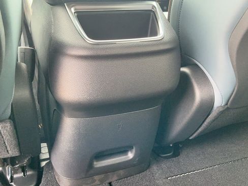 New 2027 Chrysler Pacifica Pinnacle w/ Theater Group FWD image 10