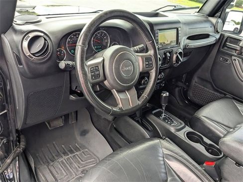 Used 2018 Jeep Wrangler Unlimited Sahara image 16