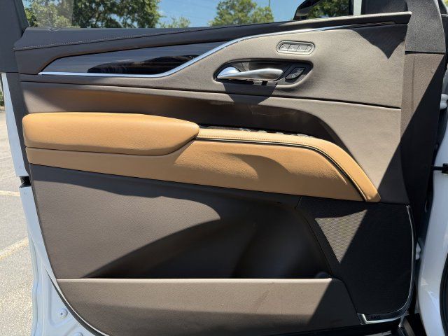 Used 2021 Cadillac Escalade Premium Luxury w/ Performance Package AWD/4WD image 9