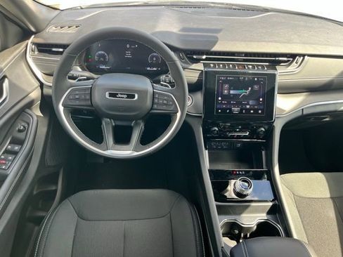 New 2025 Jeep Grand Cherokee Laredo X w/ Luxury Tech Group I image 10