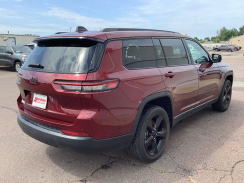 Used 2023 Jeep Grand Cherokee L Laredo AWD/4WD image 4