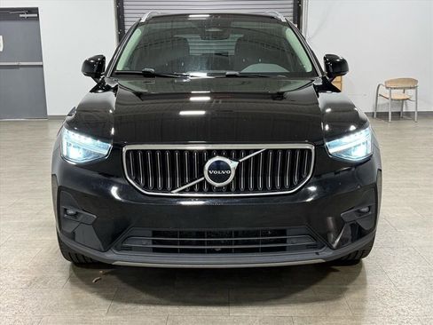 Used 2023 Volvo XC40 B5 Plus image 9