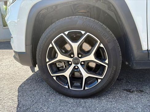Certified 2025 Jeep Compass Limited AWD/4WD image 26