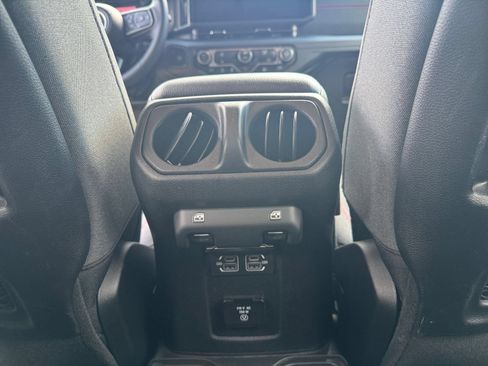 Used 2025 Jeep Wrangler Unlimited Rubicon AWD/4WD image 22