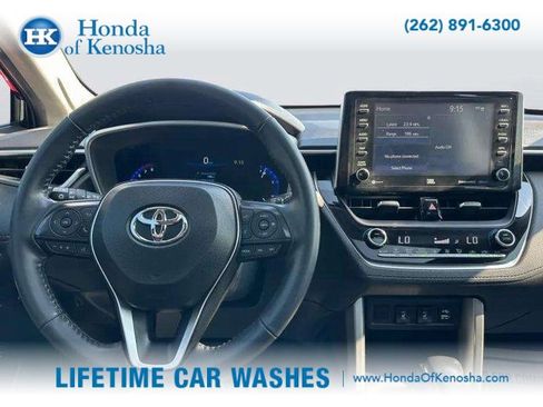 Used 2022 Toyota Corolla Cross XLE image 10