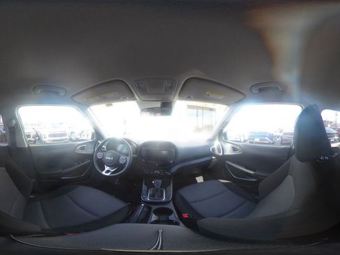 Used 2025 Kia Soul LX w/ LX Technology Package image 40