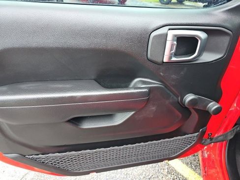 Used 2023 Jeep Gladiator Sport image 10