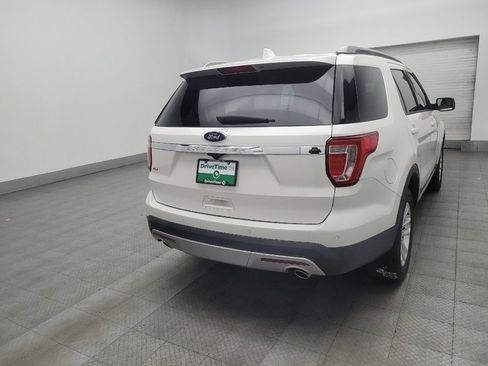 Used 2017 Ford Explorer XLT w/ Equipment Group 202A FWD image 9