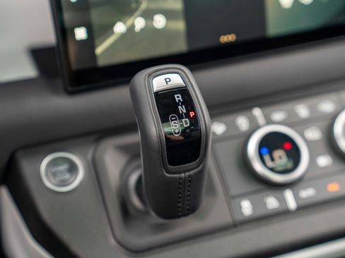 Used 2022 Land Rover Defender 90 X-Dynamic S image 25