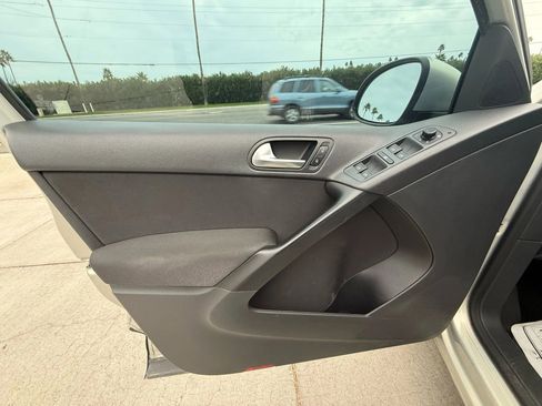 Used 2015 Volkswagen Tiguan S image 17