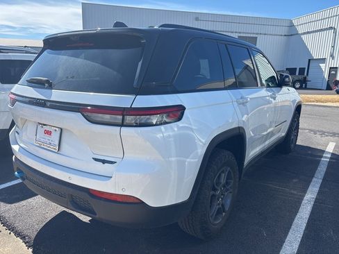 Used 2024 Jeep Grand Cherokee Trailhawk w/ Luxury Tech Group III image 12