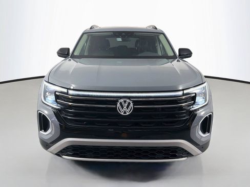 Used 2024 Volkswagen Atlas Peak Edition SE AWD/4WD image 2