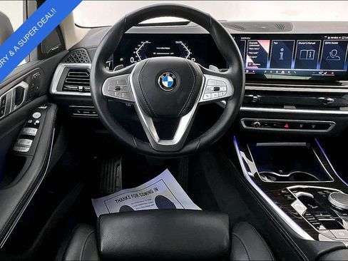 Used 2025 BMW X7 xDrive40i image 8