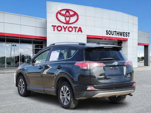 Used 2018 Toyota RAV4 XLE image 4