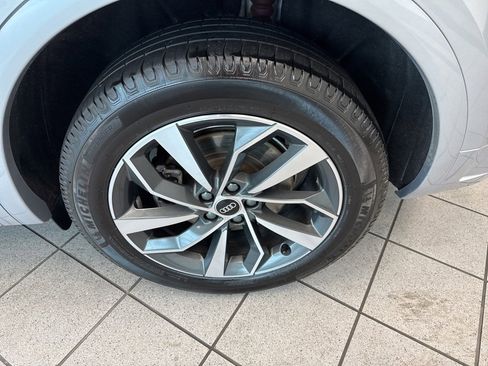 Used 2023 Audi Q5 2.0T Premium w/ Convenience Package image 9