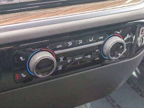 Used 2024 Chevrolet Silverado 1500 LT image 19