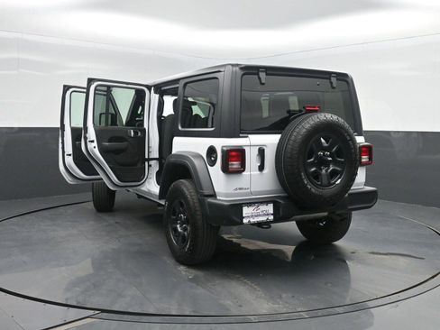 Used 2025 Jeep Wrangler Sport image 41
