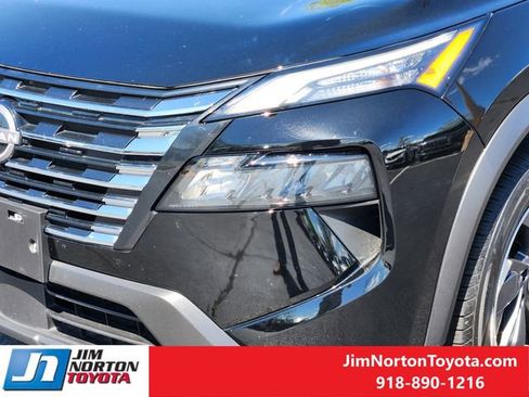 Used 2025 Nissan Rogue SV image 10