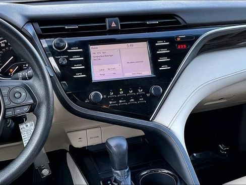 Used 2018 Toyota Camry LE image 9