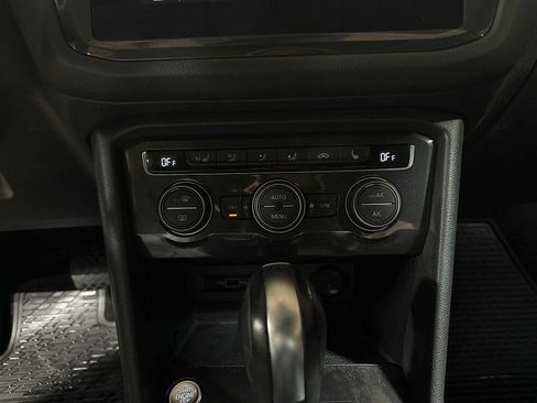 Used 2020 Volkswagen Tiguan SEL AWD/4WD image 22