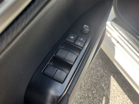 Used 2025 Toyota Camry SE w/ Convenience Package FWD image 15
