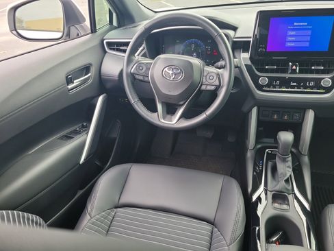 Used 2024 Toyota Corolla Cross AWD Hybrid w/ Convenience Package image 17
