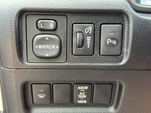 Used 2018 Toyota 4Runner Limited AWD/4WD image 18