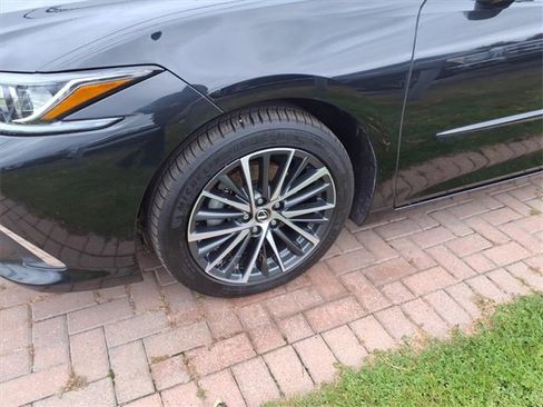 Used 2022 Lexus ES 350 w/ Premium Package image 4